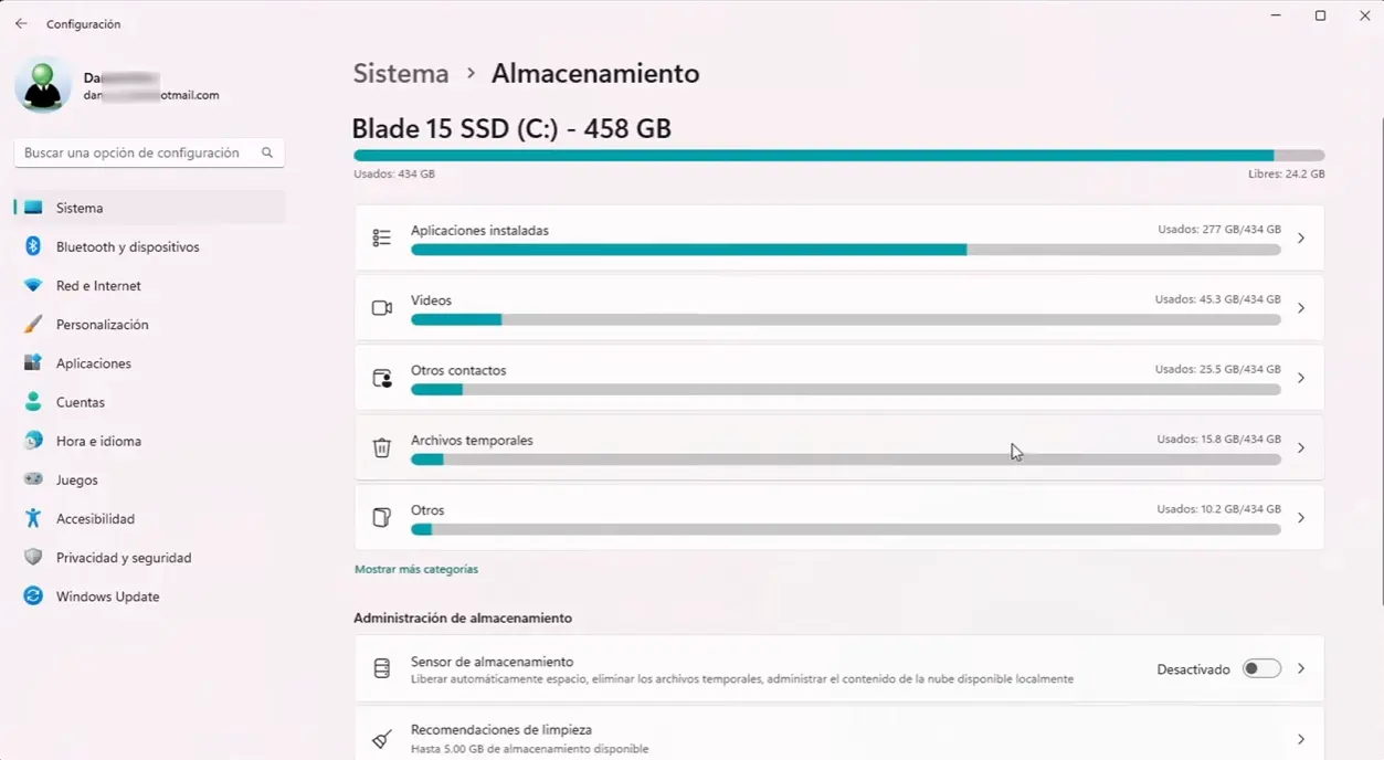 Liberador de espacio en disco de Windows 11 mostrando archivos temporales que pueden ser eliminados de forma segura