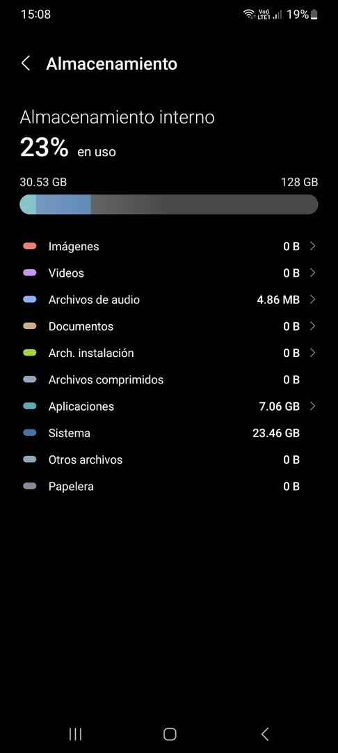 Configuración de almacenamiento de Android mostrando el estado real del celular - prueba personal abril 2026
