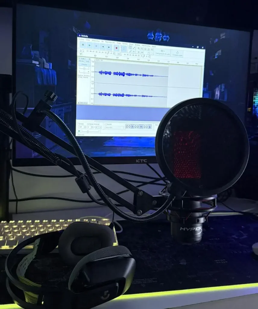 Mi setup mínimo para grabar podcast: computadora + auriculares con micrófono - lo único que necesitás para empezar